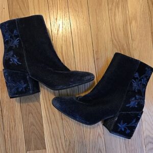 Kenneth Cole Renna Velvet Embroidered Boots Size 7
